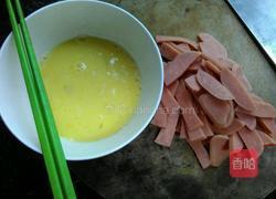 鸡蛋炒火腿肠的做法图解2