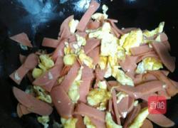 鸡蛋炒火腿肠的做法图解5