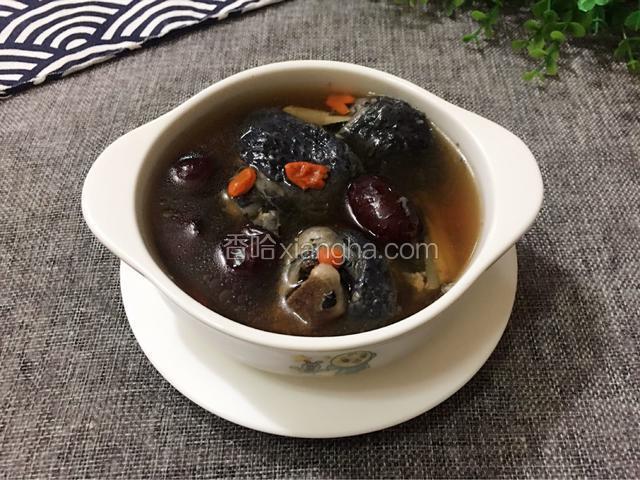 枸杞红枣乌鸡汤