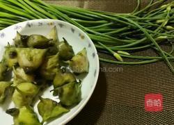 韭菜花炒青菱的做法图解1