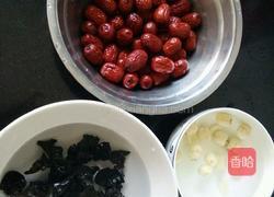 莲子红枣汤的做法图解1