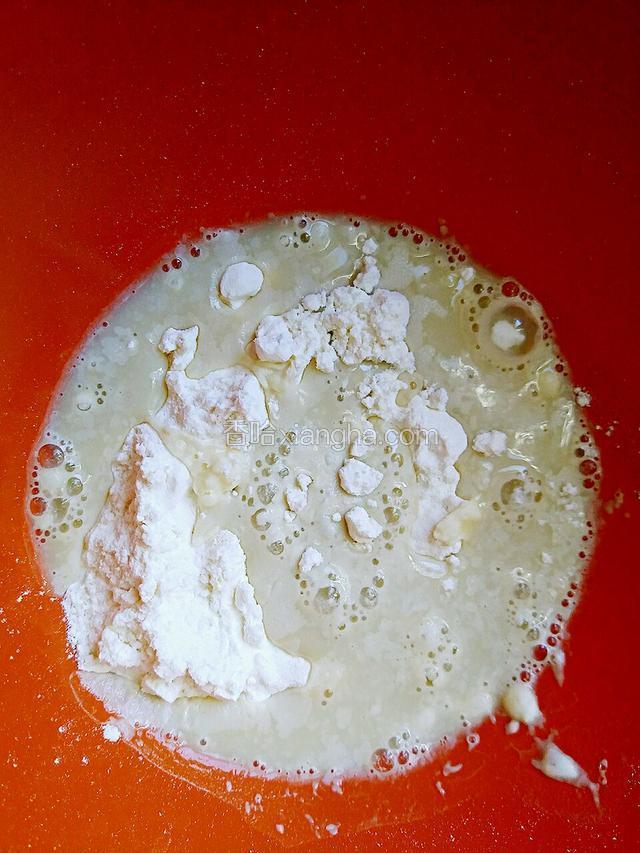 加入到小分面粉中揉至均匀