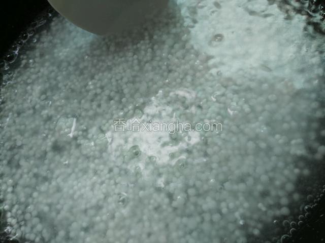 盖上盖子，一边煮要经常搅拌，以免糊锅