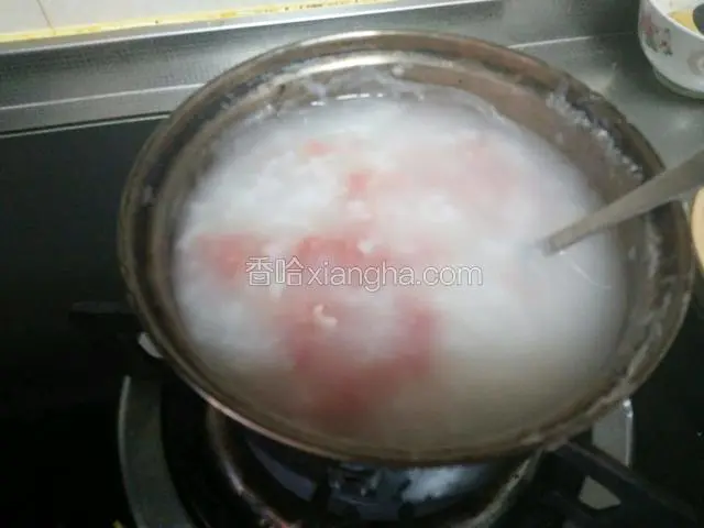 加猪肉末，再煮十分钟