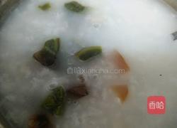砂锅皮蛋瘦肉粥的做法图解5