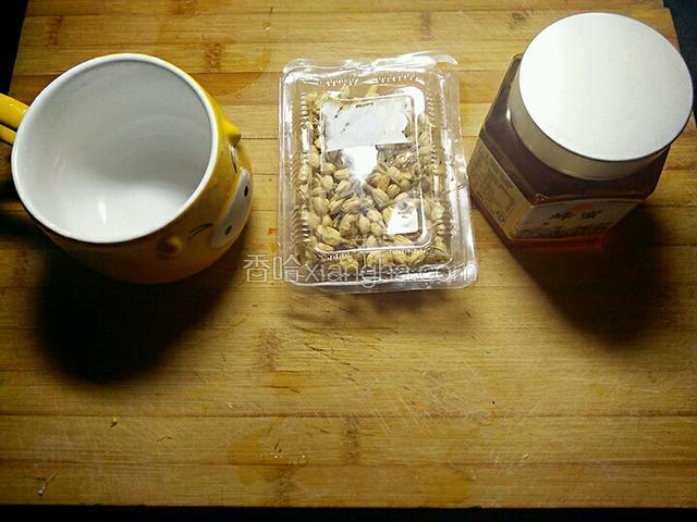 准备茉莉花，蜂蜜，一个杯子
