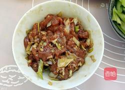 羊肉炒芹菜的做法图解2