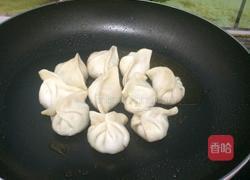 水煎饺的做法图解3