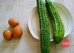 苦瓜鸡蛋饼的做法图解1