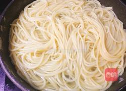 奶油培根蘑菇意面的做法图解6