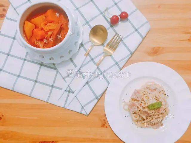 搭配上培根意大利面，营养又美味的简餐就搞定啦～开动啦～
