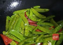 豌豆夹炒香肠的做法图解5