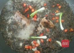 酸菜焖鱼的做法图解5