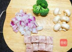 奶油培根蘑菇意面的做法图解3