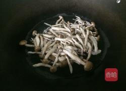 蟹味菇炒蛋的做法图解3