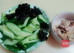 青瓜木耳炒肉的做法图解1