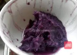 Illustration of how to make two-color hair cake 1