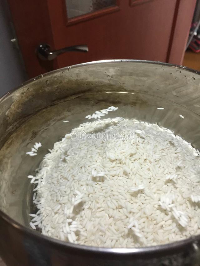 先将糯米淘洗干净