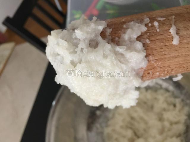 将米粒舂至成泥状