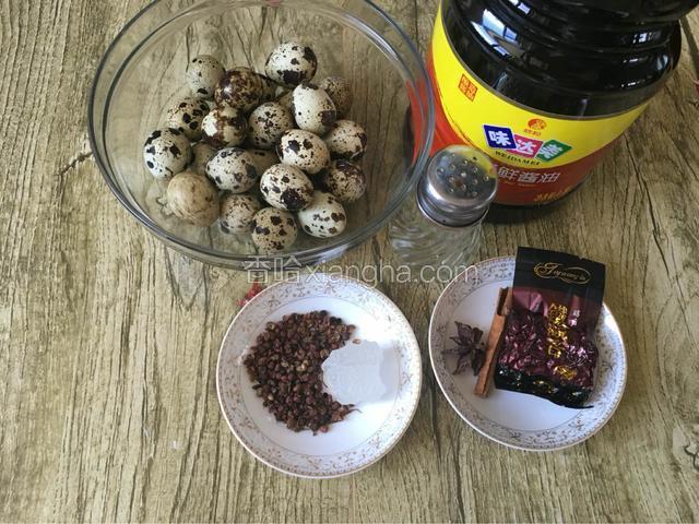 把食材备好，鹌鹑蛋洗净
