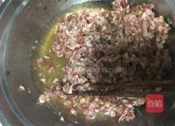 猪肉白菜馅饺子的做法图解3