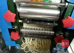 Illustration of how to make egg noodles 7