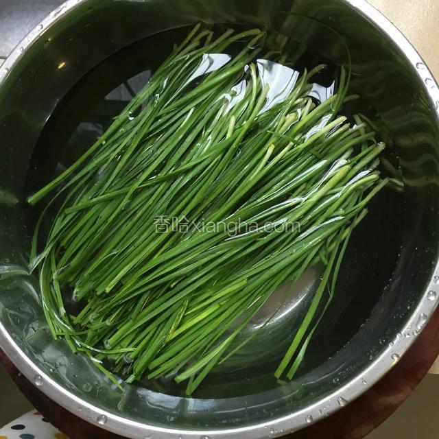 韭菜洗净备用