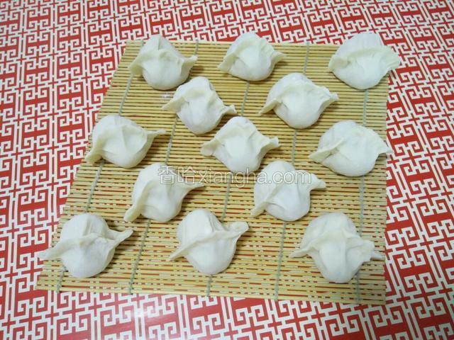 也可以煮着吃，也可以煎着吃，也可以蒸着吃，但一定别让他沾了，请在半个小时之内吃，或者是放冷冻保存
