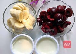 鲜榨车厘子香蕉酸奶的做法图解5