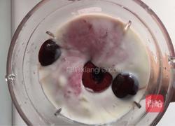 鲜榨车厘子香蕉酸奶的做法图解6