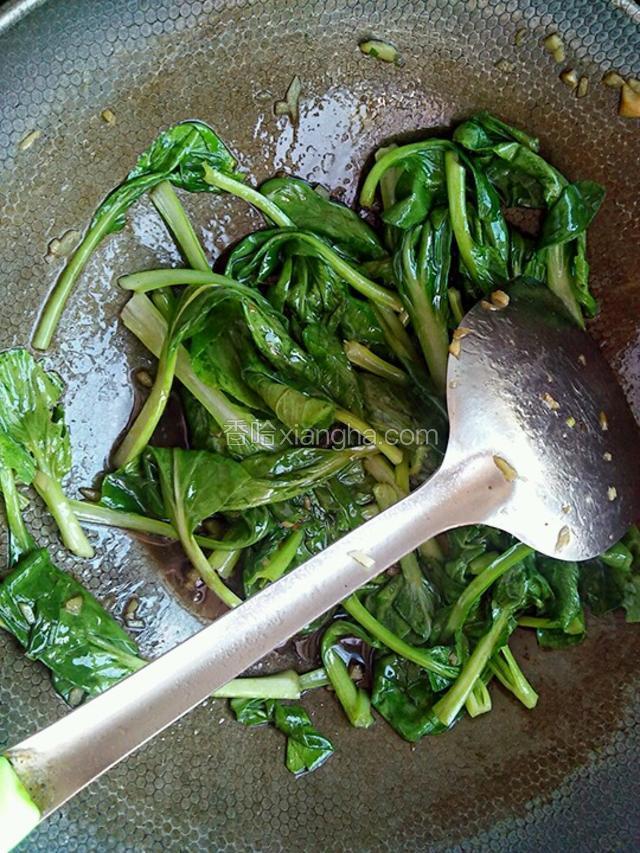 小青菜炒变色就可以了
