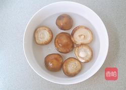 香菇滑鸡的做法图解1