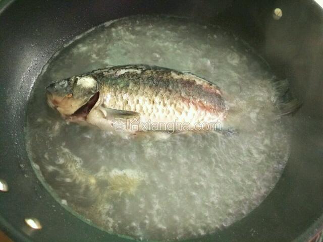把姜丢弃，加入适量清水