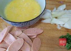 洋葱鸡蛋炒火腿的做法图解2