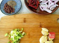 孜然脆骨的做法图解2