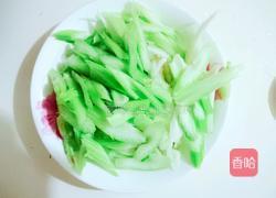 芹菜炒里脊肉的做法图解3