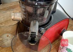 鲜榨石榴汁的做法图解3