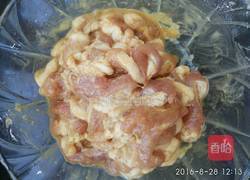 鸡腿菇炒肉片的做法图解1