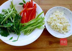 呛拌香菜土豆丝的做法图解1