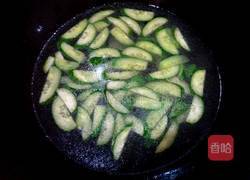 皮蛋黄瓜汤的做法图解4