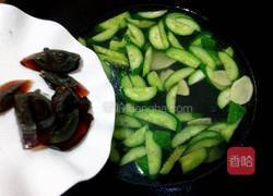 皮蛋黄瓜汤的做法图解5