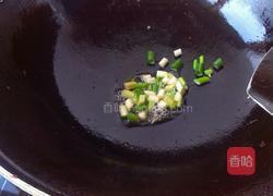 丝瓜紫菜香菇蛋汤的做法图解2