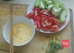 西红柿丝瓜炒鸡蛋的做法图解1