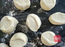 猪肉韭菜包子的做法图解4