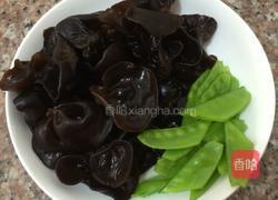 木耳汆肉的做法图解1