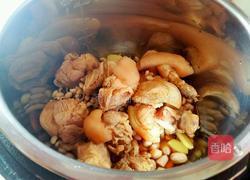 花生猪手煲的做法图解7