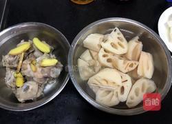 排骨莲藕汤的做法图解2