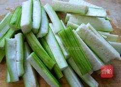 老油条炒丝瓜的做法图解2