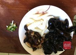 山药香菇木耳汤的做法图解3