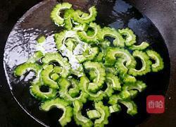 枸杞子葱油苦瓜的做法图解4
